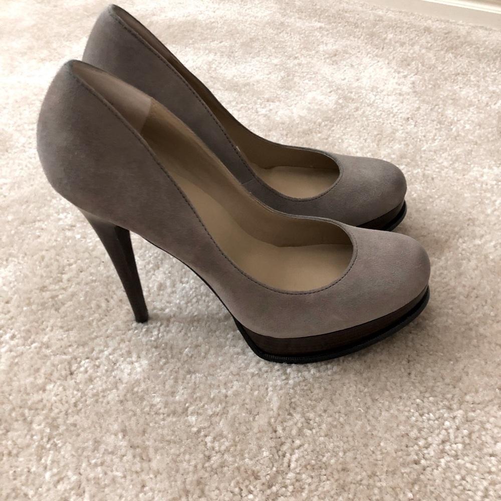 Size 10 never worn Levity concrete colored platform heel
